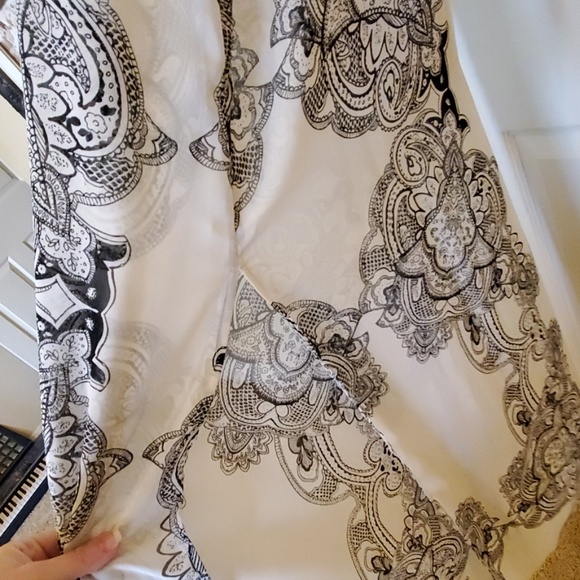 Lumiere Black + Cream Paisley Print Maxi Dress - Picture 4 of 5
